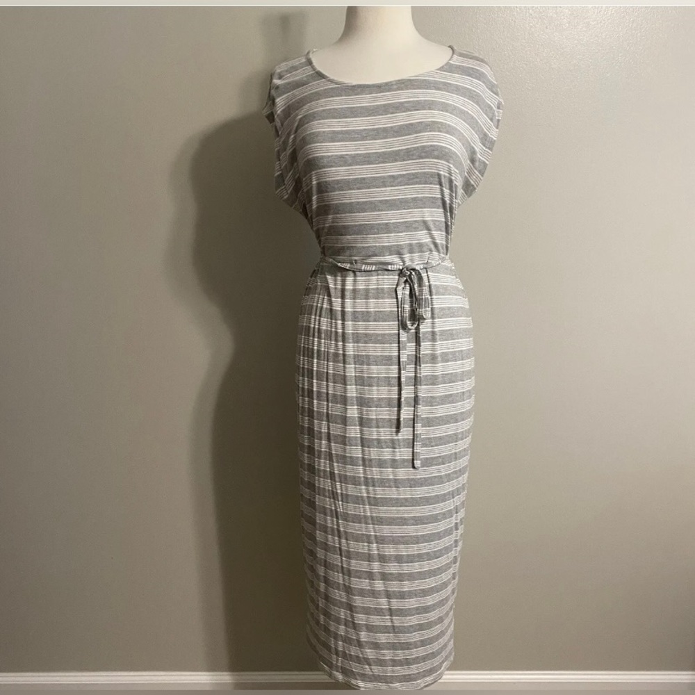 Old Navy gray and white stripe tie waist midi knit dress Small